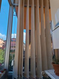 tende a bande verticali 