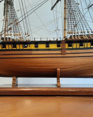 modellino di nave ntica