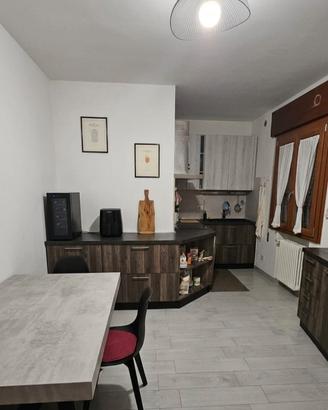 Appartamento parzialmente arredato