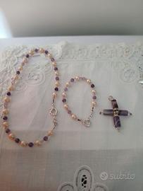 perline e pietre viola con bracciale e ciondolo
