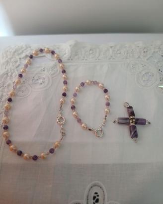 perline e pietre viola con bracciale e ciondolo