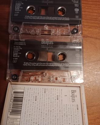 Anthology THE BEATLES ; Singles Collected R.E.M.