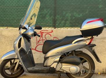 Scooter HONDA SH 150 grigio metallizzato