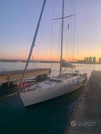 Imbarcazione cabinato a vela regata crocera