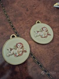 coppia di medaglioni con angioletti