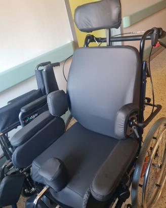 Carrozzina polifunzionale assistita MORETTI