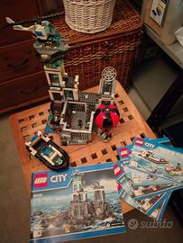 Lego City 60130 La Caserma della Polizia dell'Isol