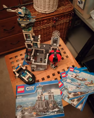 Lego City 60130 La Caserma della Polizia dell'Isol