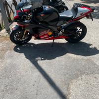 Aprilia rsv 1000r