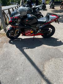 Aprilia rsv 1000r