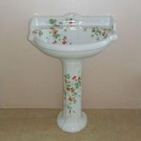 lavabo da bagno con decoro