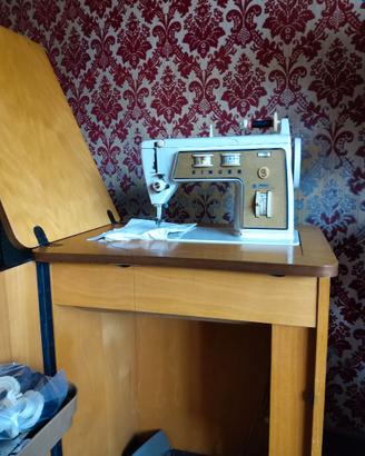 Macchina da cucire Singer 700/720