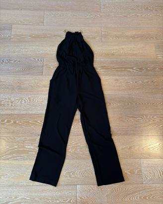 Tuta elegante nera con catena oro