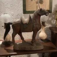 Cavallo antico in pietra