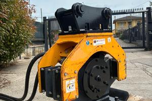 M178- PIASTRA VIBRANTE PER ESCAVATORE O TERNA 500K
