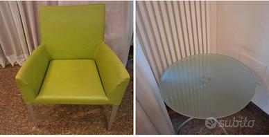 2 poltrone e tavolino  in buono stato 