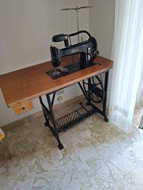 letto matrimoniale e macchina per cucire