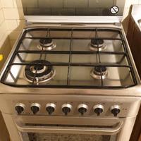 Cucina a gas 4 fuochi con forno elettrico