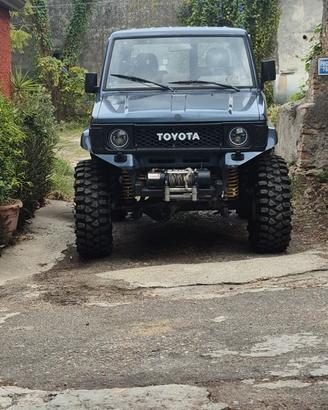 toyota land cruiser lj 70