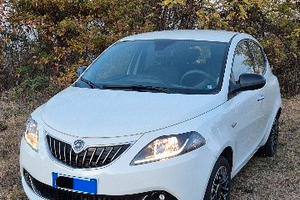 Lancia Ypsilon Platinum Hybrid