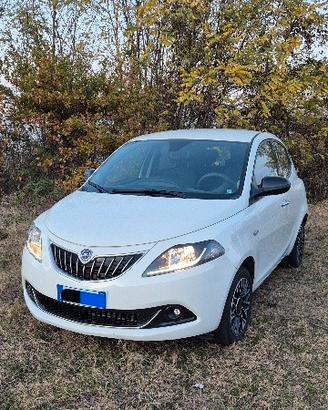 Lancia Ypsilon Platinum Hybrid