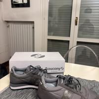 Saucony Jazz nuove nr. 37,5 grigie con logo argent
