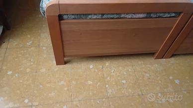 2 letti singoli in legno