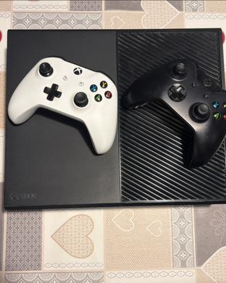 Xbox one + 2 controller