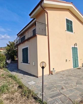 Villa di 140 m² con 5 locali e box auto doppio a G