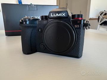 Panasonic Lumix S5 + 20-60mm full frame con scatol