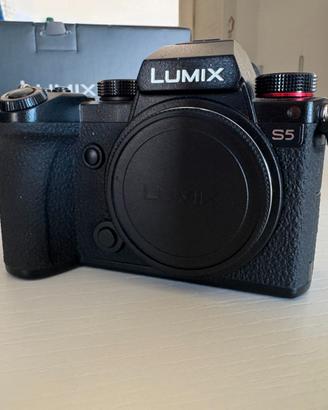Panasonic Lumix S5 + 20-60mm full frame con scatol