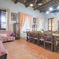 VILLA LIBERA SU 4 LATI CON AMPIO GIARDINO IN VIA C