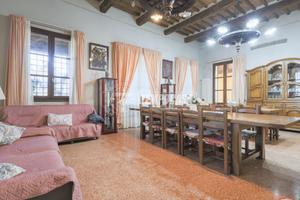 VILLA LIBERA SU 4 LATI CON AMPIO GIARDINO IN VIA C