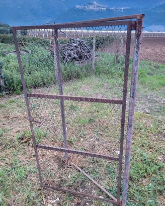 Cancello in ferro  con telaio