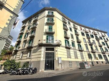 3 LOCALI A NAPOLI