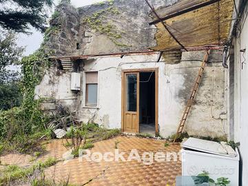 PORZIONE DI FABBRICATO CON INGRESSO INDIPENDENTE