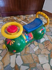 Macchinina cavalcabile bambino