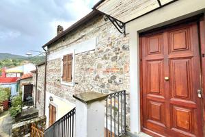 3 LOCALI A PODENZANA