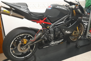Triumph Daytona 675 solo PISTA