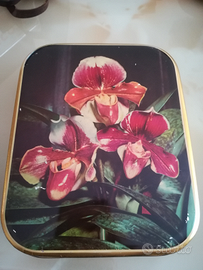 Scatola di metallo vintage Elah