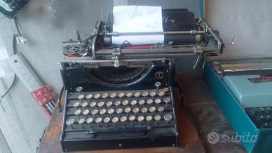 Macchina da scrivere Olivetti m20