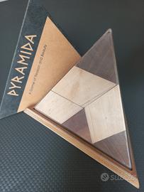 Rompicapo piramide di legno