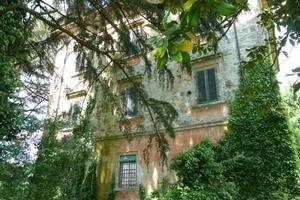 Villa di 1000 m² con più di 5 locali e posto auto 