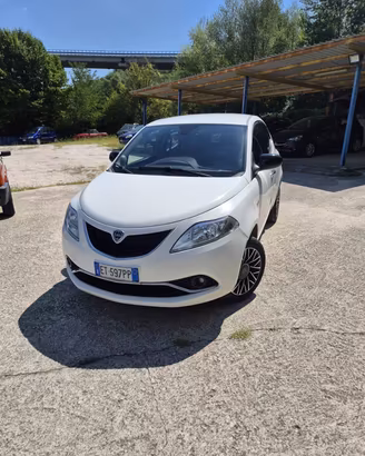 Lancia Ypsilon 0.9 TwinAir 85 CV 5 porte S&S Silve
