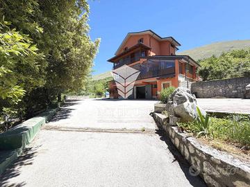 Villa di 412 m² con più di 5 locali e box auto dop