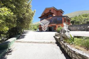 Villa di 412 m² con più di 5 locali e box auto dop