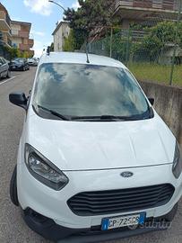Furgone ford transit courier usato