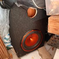 chases con medi e subwoofer