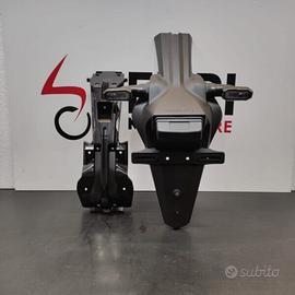 Porta targa completo di luci e frecce Suzuki GSX-S