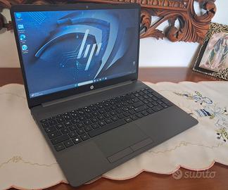 HP 250 G9 6 CORE i3-1215U 16 RAM 256 SSD 15"